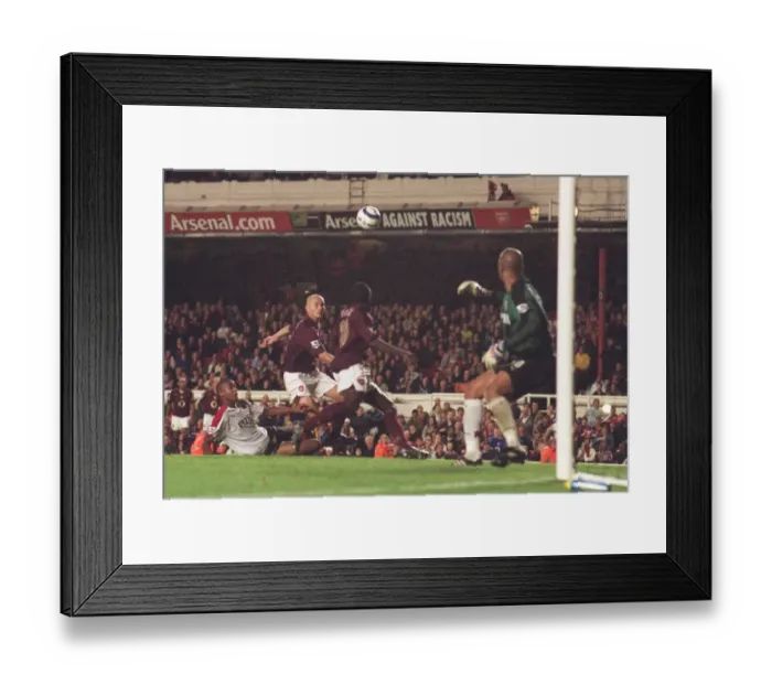 Framed Print : Pascal Cygan scores his 2nd and Arsenals 4th goal. Arsenal 4: 1 Fulham