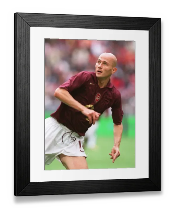 Framed Print : Pascal Cygan's Triumph: Arsenal's Victory over Porto at the 2005 Amsterdam Tournament Framed Print : Pascal Cygan's Triumph: Arsenal's Victory over Porto at the 2005 Amsterdam Tournament
