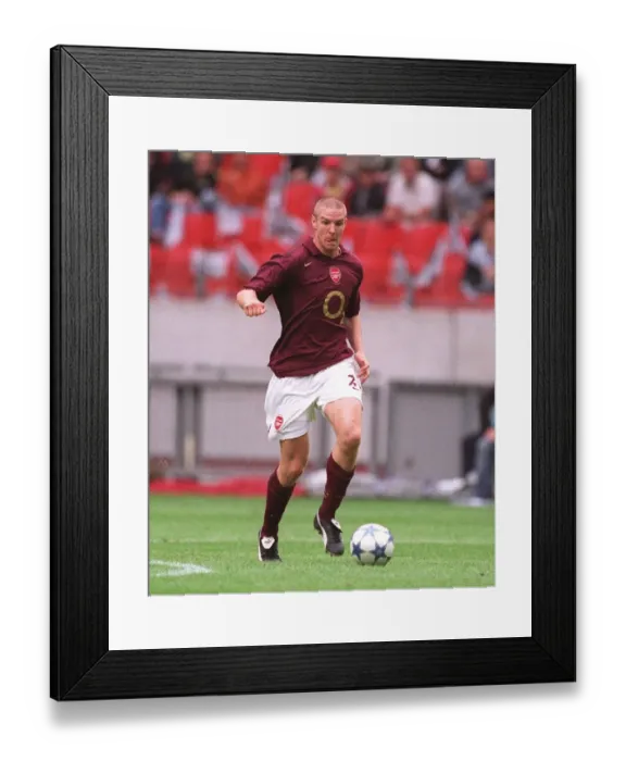 Framed Print : Philippe Senderos Triumph: Arsenal's Amsterdam Tournament Victory over Porto, 2005 Framed Print : Philippe Senderos Triumph: Arsenal's Amsterdam Tournament Victory over Porto, 2005