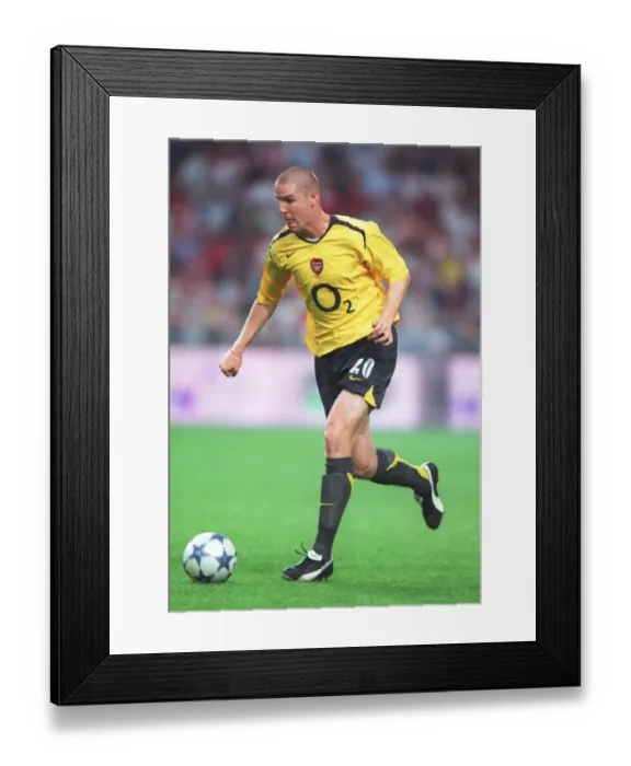 Framed Print : Philippe Senderos (Arsenal). Ajax 0: 1 Arsenal Framed Print : Philippe Senderos (Arsenal). Ajax 0: 1 Arsenal