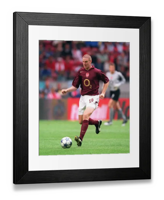 Framed Print : Philippe Senderos's Triumph: Arsenal's Victory over Porto at the 2005 Amsterdam Tournament Framed Print : Philippe Senderos's Triumph: Arsenal's Victory over Porto at the 2005 Amsterdam Tournament