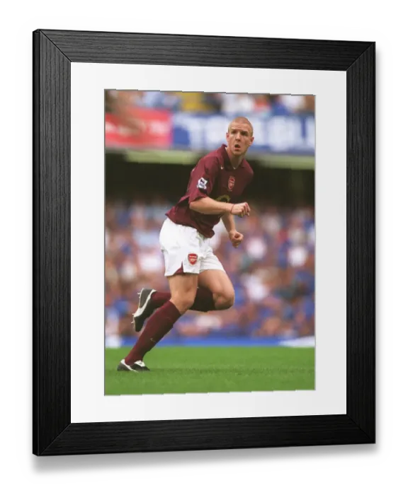 Framed Print : Philippe Senderos (Arsenal). Chelsea 1: 0 Arsenal. FA Premier League Framed Print : Philippe Senderos (Arsenal). Chelsea 1: 0 Arsenal. FA Premier League