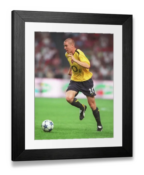 Framed Print : Arsenal's Triumph over Ajax: Philippe Senderos's Victory in the 2005 Amsterdam Tournament, Amsterdam Arena