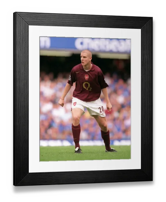 Framed Print : Philippe Senderos Triumph: Arsenal's 1-0 Victory over Chelsea at Stamford Bridge (2005) Framed Print : Philippe Senderos Triumph: Arsenal's 1-0 Victory over Chelsea at Stamford Bridge (2005)