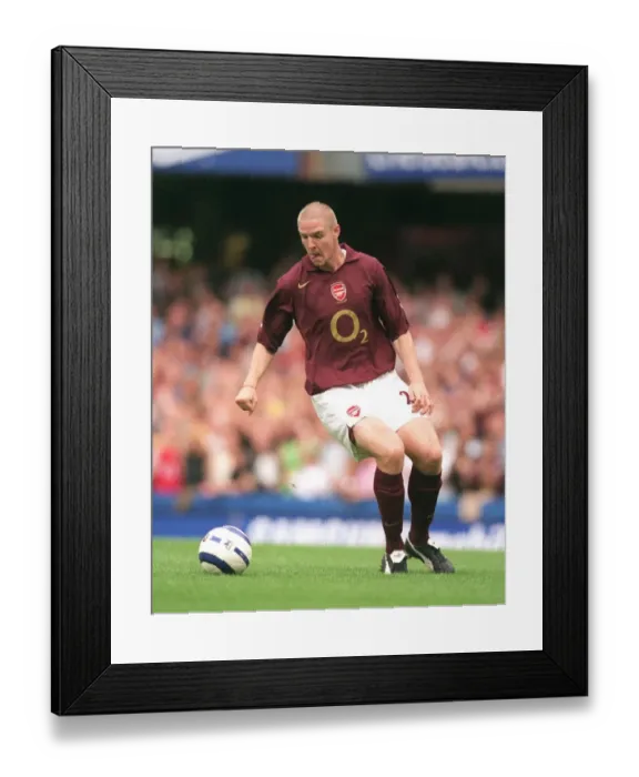 Framed Print : Philippe Senderos's Euphoric Moment: Arsenal's 1-0 Victory Over Chelsea at Stamford Bridge, 2005