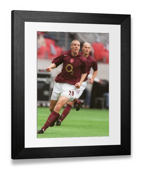 Framed Print : Arsenal's Triumph over Porto: Philippe Senderos Victory at the 2005 Amsterdam Tournament, Ajax Arena, Amsterdam