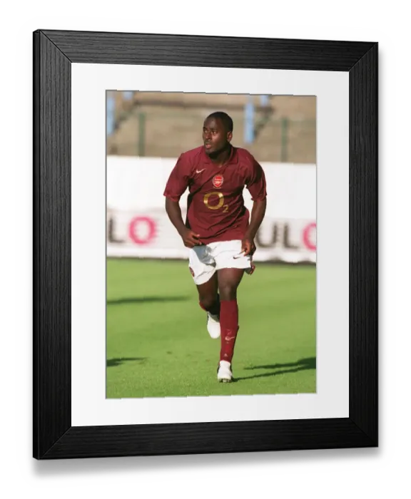 Framed Print : Arsenal's Quincy Owusu-Abeyie in Action against Beveren, 2005