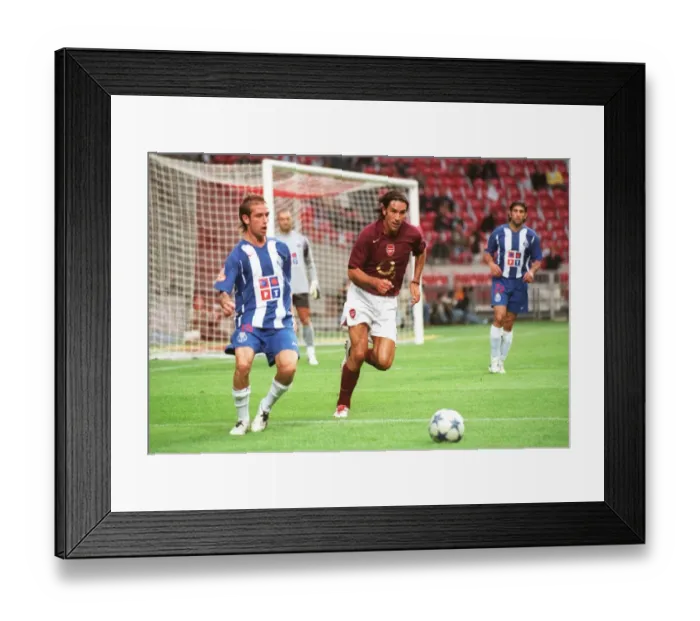 Framed Print : Robert Pires (Arsenal) Raul Meireles (Porto). Arsenal 2: 1 Porto