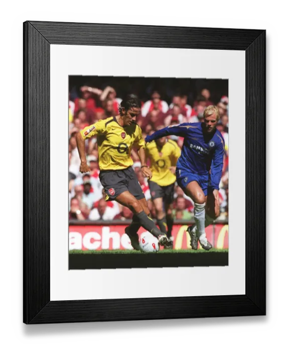 Framed Print : Robert Pires (Arsenal) Eidur Gudjohnsen (Chelsea). Arsenal 1: 2 Chelsea Framed Print : Robert Pires (Arsenal) Eidur Gudjohnsen (Chelsea). Arsenal 1: 2 Chelsea