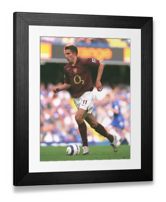 Framed Print : Van Persie's Glory: Arsenal's Thrilling 1-0 Victory Over Chelsea at Stamford Bridge (2005)