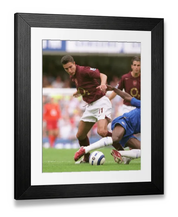 Framed Print : Van Persie's Strike: Arsenal's 1-0 Victory Over Chelsea at Stamford Bridge (2005)