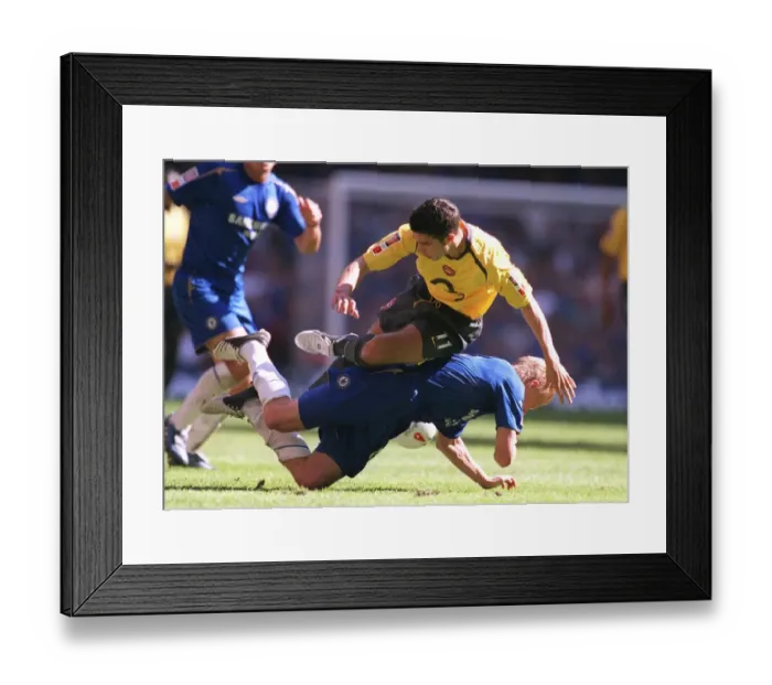 Framed Print : Robin van Persie (Arsenal) Damien Duff (Chelsea). Arsenal 1: 2 Chelsea Framed Print : Robin van Persie (Arsenal) Damien Duff (Chelsea). Arsenal 1: 2 Chelsea