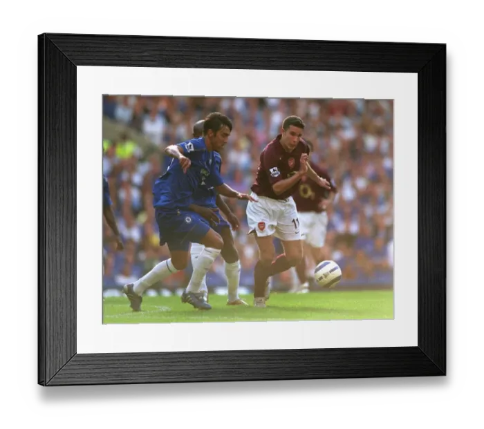 Framed Print : Robin van Persie (Arsenal) Paulo Ferreira (Chelsea). Chelsea 1: 0 Arsenal