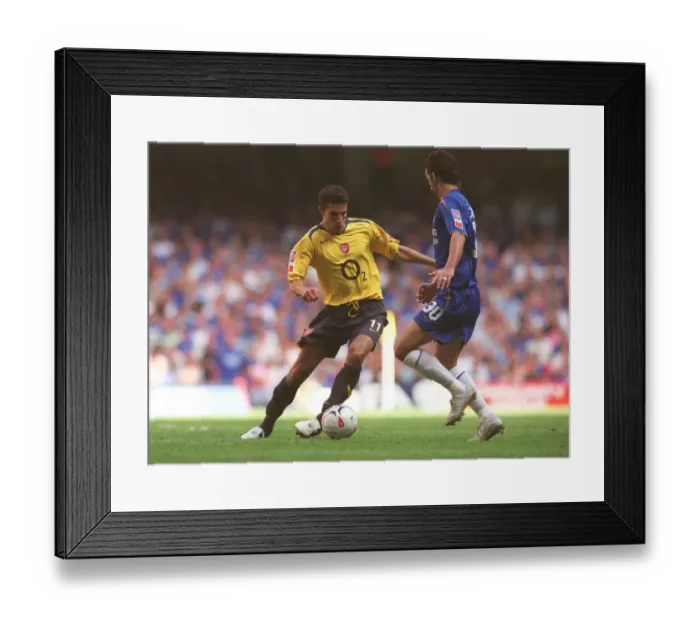 Framed Print : Robin van Persie (Arsenal) Tiago (Chelsea). Arsenal 1: 2 Chelsea