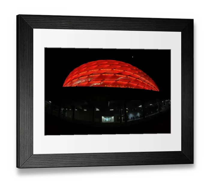 Framed Print : FC Bayern Muenchen v Arsenal - UEFA Champions League Round of 16
