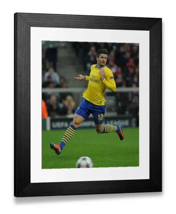 Framed Print : Olivier Giroud Faces Bayern Munich in the 2013-14 UEFA Champions League Framed Print : Olivier Giroud Faces Bayern Munich in the 2013-14 UEFA Champions League