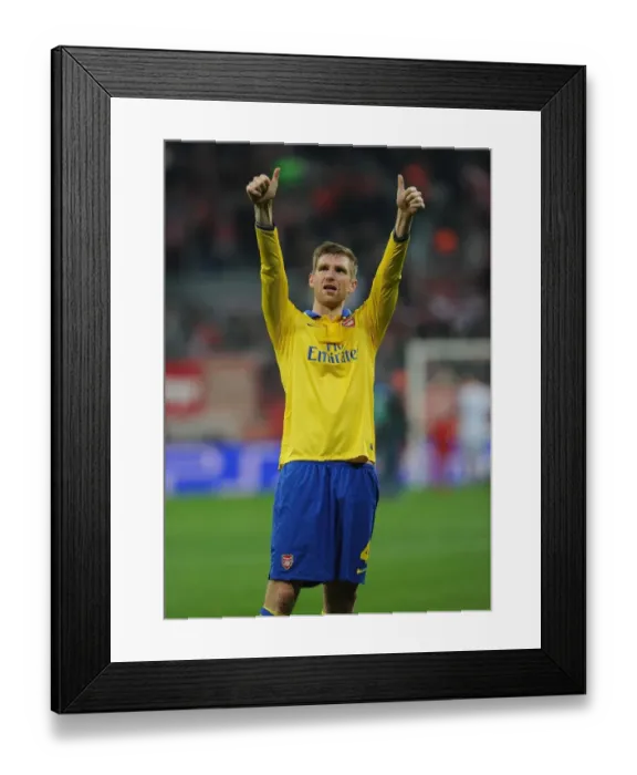 Framed Print : Per Mertesacker Bids Farewell to Arsenal Fans after Bayern Munich Clash, UEFA Champions League 2014