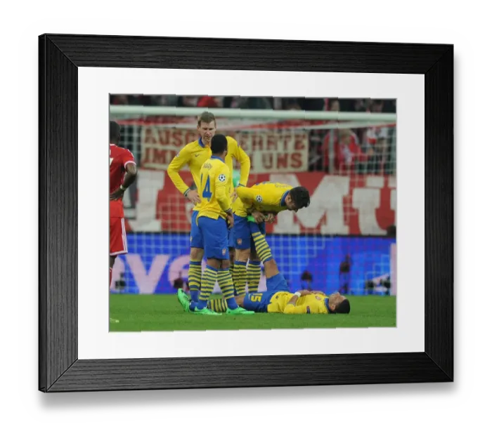 Framed Print : Arsenal's Olivier Giroud Comforts Oxlade-Chamberlain During Bayern Munich Clash in Champions League