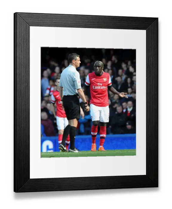 Framed Print : Bacary Sagna vs. Andre Marriner: A Clash of Willms at Stamford Bridge - Chelsea vs. Arsenal, Premier League, 2014 Framed Print : Bacary Sagna vs. Andre Marriner: A Clash of Willms at Stamford Bridge - Chelsea vs. Arsenal, Premier League, 2014