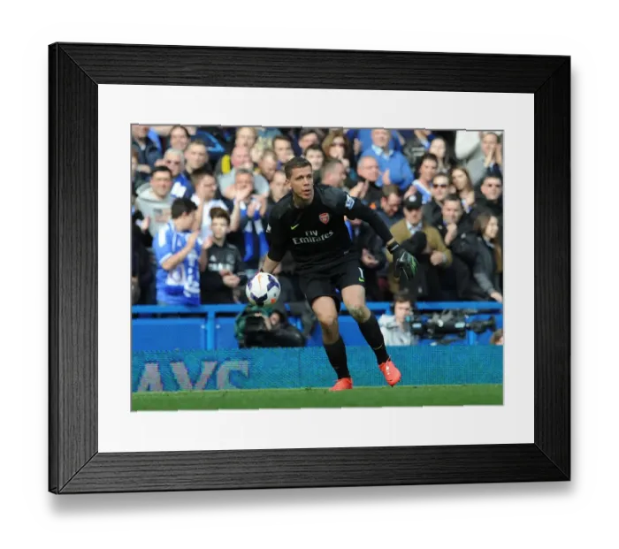 Framed Print : Arsenal's Unyielding Goalkeeper: Wojciech Szczesny at Stamford Bridge (Chelsea vs Arsenal 2013-14)