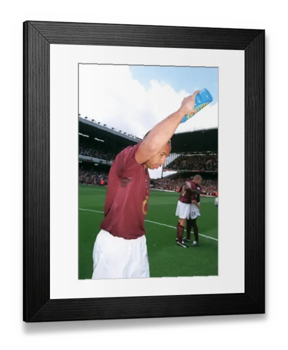 Framed Print : Thierry Henry (Arsenal) with a Lucazade bottle. Arsenal 2: 0 Newcastle United Framed Print : Thierry Henry (Arsenal) with a Lucazade bottle. Arsenal 2: 0 Newcastle United