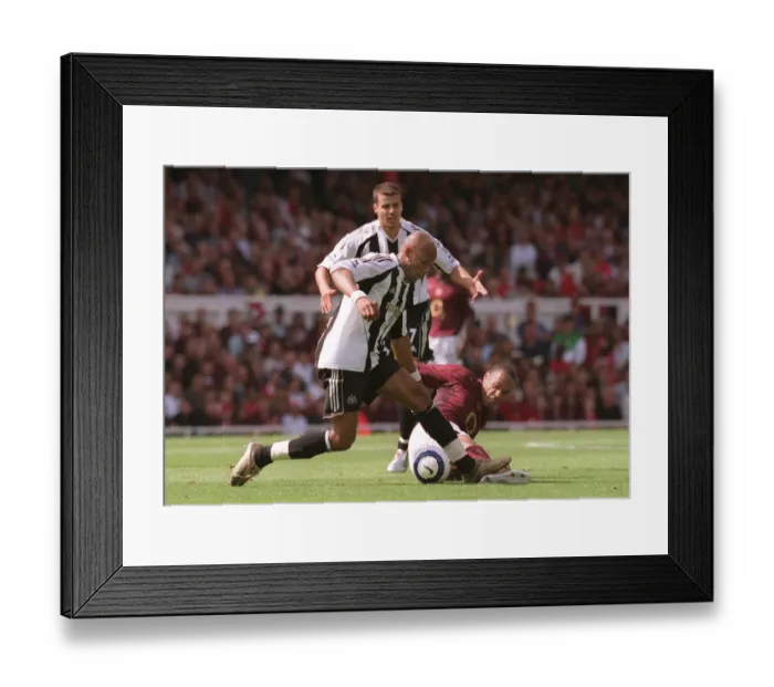 Framed Print : Thierry Henry (Arsenal) Jean-Alain Boumsong (Newcastle)