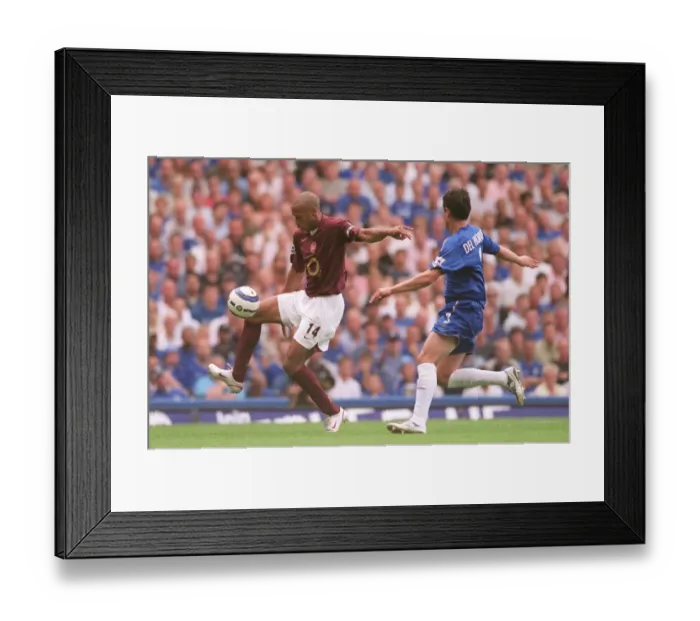 Framed Print : Thierry Henry (Arsenal) Asier Del Horno (Chelsea). Chelsea 1: 0 Arsenal Framed Print : Thierry Henry (Arsenal) Asier Del Horno (Chelsea). Chelsea 1: 0 Arsenal