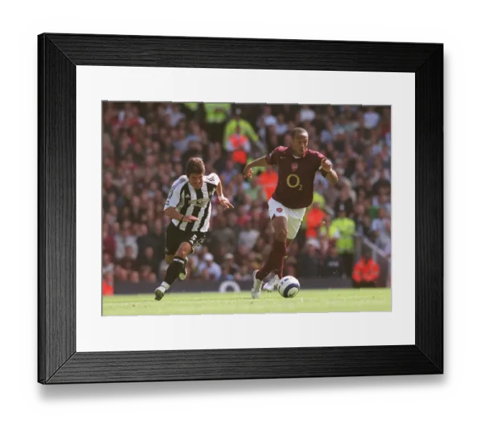 Framed Print : Thierry Henry (Arsenal) Belozoglu Emre (Newcastle)