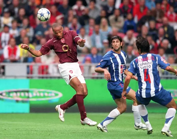 Thierry Henry (Arsenal) Sonkaya (Porto). Arsenal 2: 1 Porto