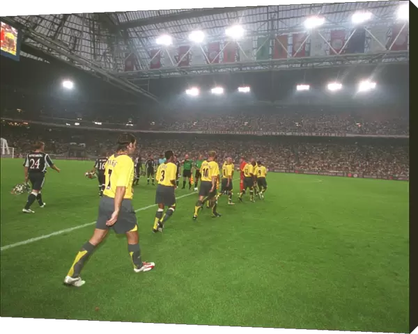 The Arsenal team walk out onto the pitch. Ajax 0: 1 Arsenal