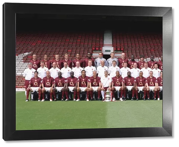 Arsenal 1st Team Photocall. Arsenal Stadium, Highbury, London, 4  /  8  /  05