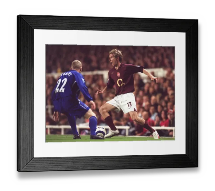 Framed Print : Alex Hleb (Arsenal). Tony Hibbert (Everton)