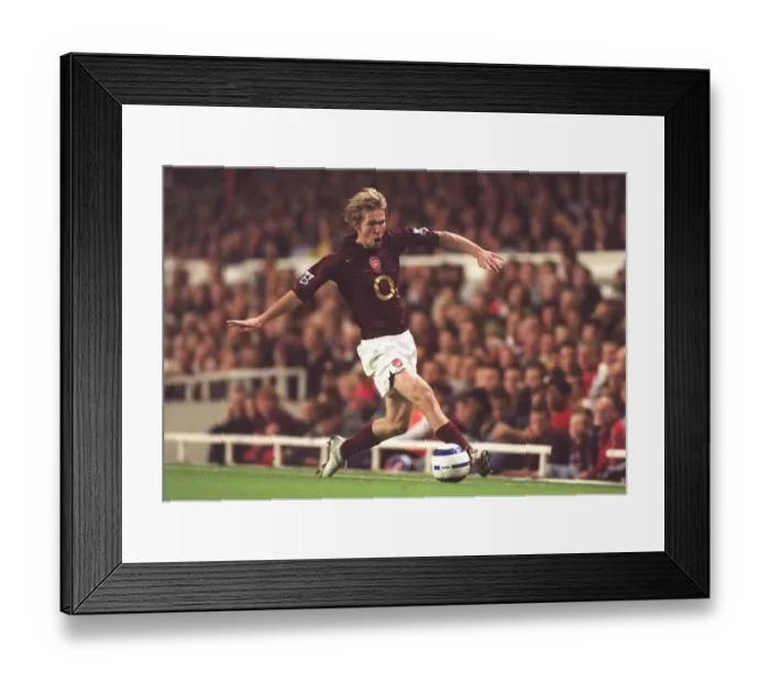 Framed Print : Arsenal Triumphs Over Everton: Alex Hleb's Brilliant Performance in Arsenal's 2:0 FA Premier League Victory at Highbury, London (September 19, 2005)