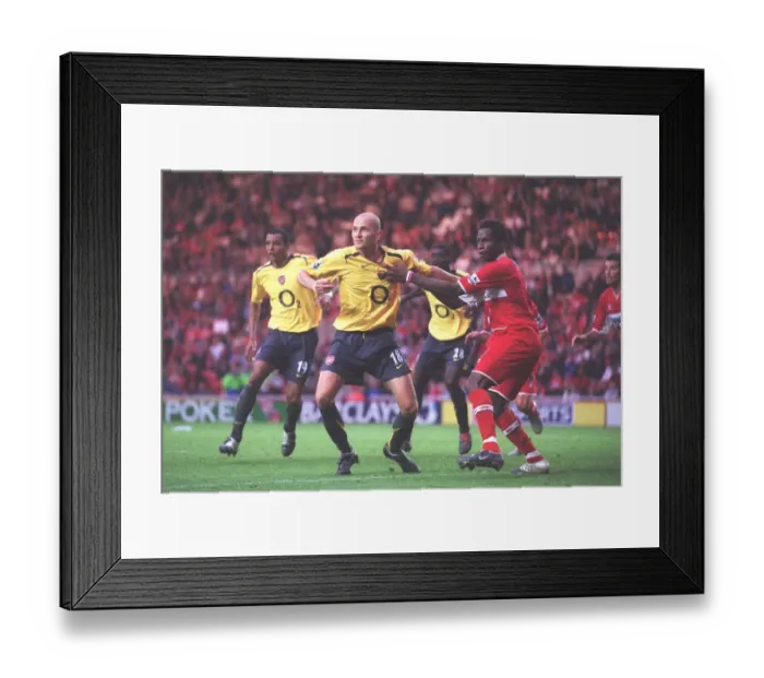 Framed Print : Middlesbrough v Arsenal 2005-6 Framed Print : Middlesbrough v Arsenal 2005-6