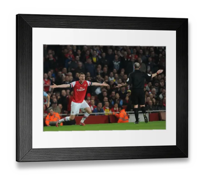 Framed Print : Mertesacker's Dispute with Referee Dean: Arsenal vs Manchester City, Premier League 2013 / 14 Framed Print : Mertesacker's Dispute with Referee Dean: Arsenal vs Manchester City, Premier League 2013 / 14