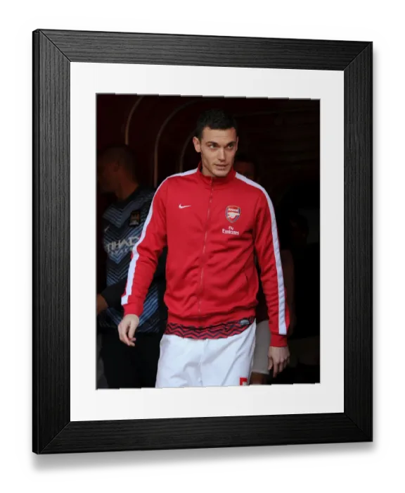 Framed Print : Thomas Vermaelen: Arsenal's Unyielding Defender Against Manchester City (2013 / 14) Framed Print : Thomas Vermaelen: Arsenal's Unyielding Defender Against Manchester City (2013 / 14)