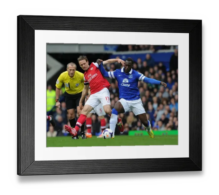 Framed Print : Monreal Holds Off Lukaku: Everton vs. Arsenal, Premier League 2013-2014