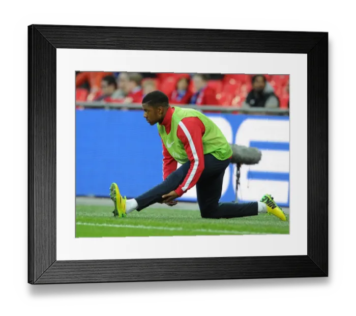 Framed Print : Chuba Akpom Prepares for Arsenal's FA Cup Semi-Final Clash against Wigan Athletic