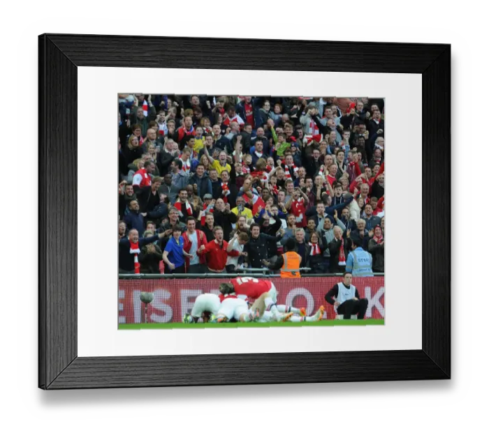 Framed Print : Arsenal Fans Celebrate Per Mertesacker's Goal in FA Cup Semi-Final vs Wigan Athletic