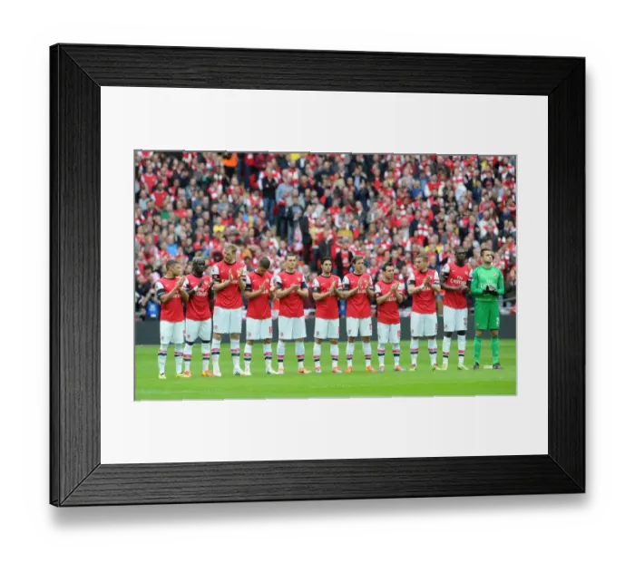 Framed Print : The Arsenal team during the Minutes Applause for the victims of the Hillsborough Disaster