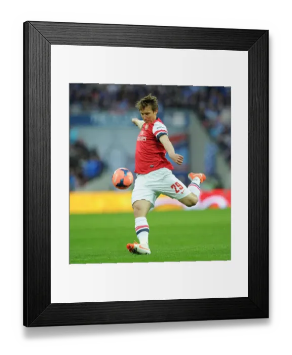 Framed Print : Arsenal's Kim Kallstrom in Action: FA Cup Semi-Final Showdown against Wigan Athletic, 2014