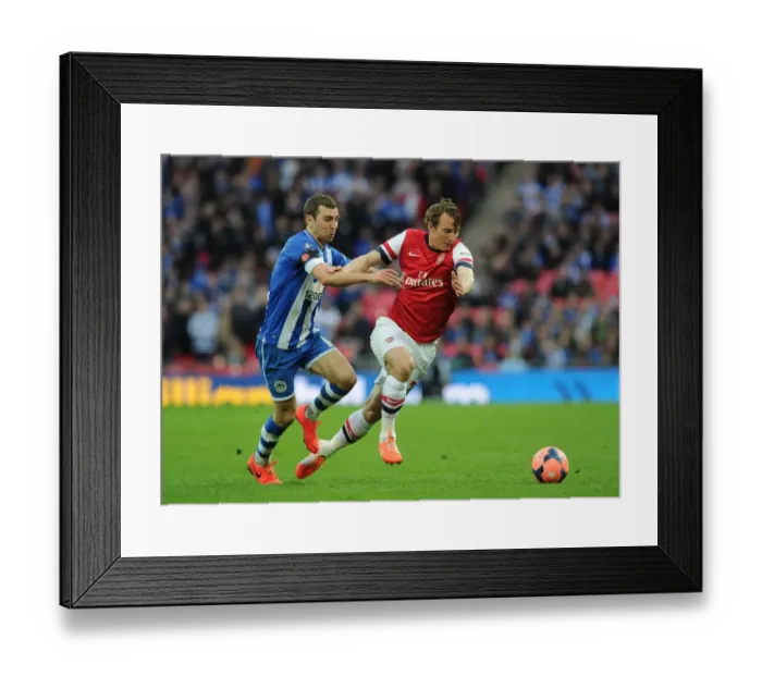 Framed Print : Arsenal's Kim Kallstrom Outmaneuvers James McArthur in FA Cup Semi-Final Showdown