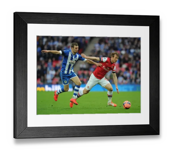 Framed Print : Arsenal's Kim Kallstrom Outwits James McArthur in FA Cup Semi-Final Clash