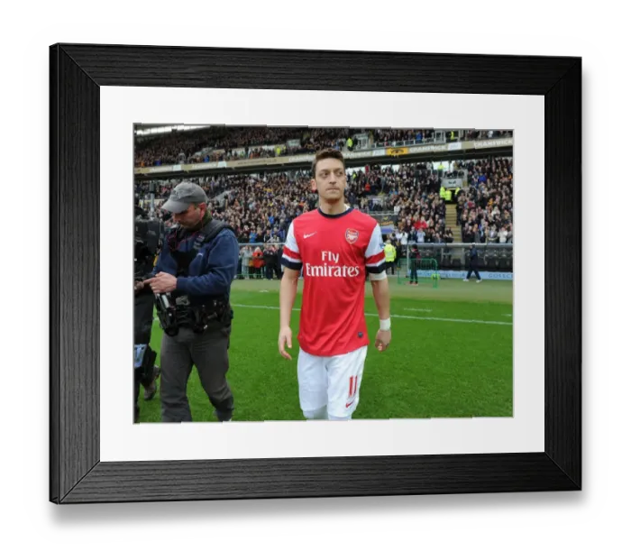 Framed Print : Mesut Ozil: Pre-Match Focus at Hull City (Hull vs Arsenal, Premier League 2013 / 14) Framed Print : Mesut Ozil: Pre-Match Focus at Hull City (Hull vs Arsenal, Premier League 2013 / 14)