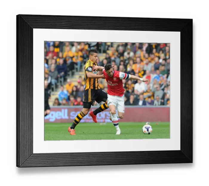 Framed Print : Mesut Ozil Outpaces Jake Livermore: Arsenal's Midfield Maestro Outruns Hull City Defender in Premier League Thriller, 2013 / 14