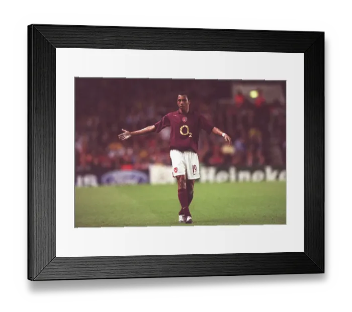 Framed Print : Arsenal FC vs FC Thun: 2005-06 Season Match Framed Print : Arsenal FC vs FC Thun: 2005-06 Season Match