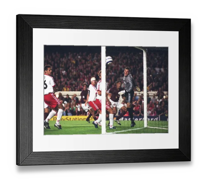 Framed Print : Arsenal FC vs FC Thun: 2005-06 Season Match Framed Print : Arsenal FC vs FC Thun: 2005-06 Season Match