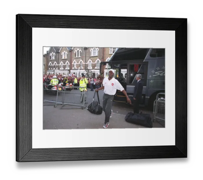Framed Print : Arsenal FC vs FC Thun: 2005-06 Season Match Framed Print : Arsenal FC vs FC Thun: 2005-06 Season Match