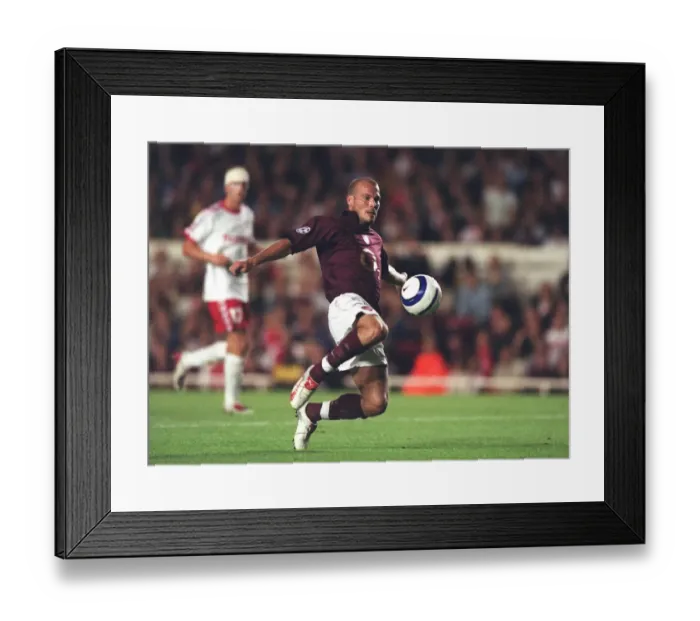 Framed Print : Arsenal FC vs FC Thun: 2005-06 Season Match