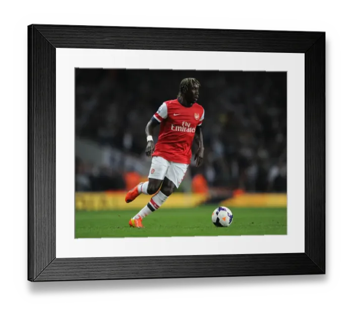 Framed Print : Arsenal's Bacary Sagna in Action Against Newcastle United (2013 / 14) Framed Print : Arsenal's Bacary Sagna in Action Against Newcastle United (2013 / 14)